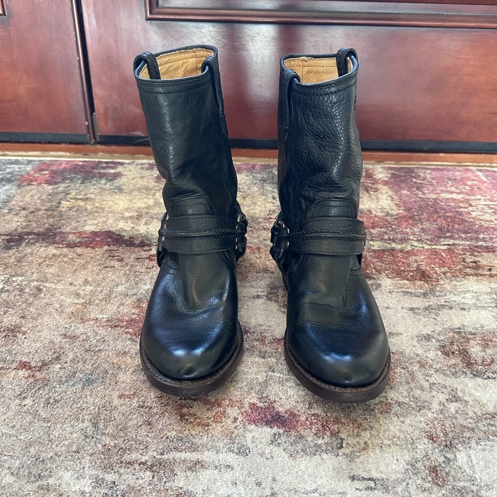 Frye Maxine Trapunto Shortie Black Leather Boot sz 8.5 - Picture 2 of 15